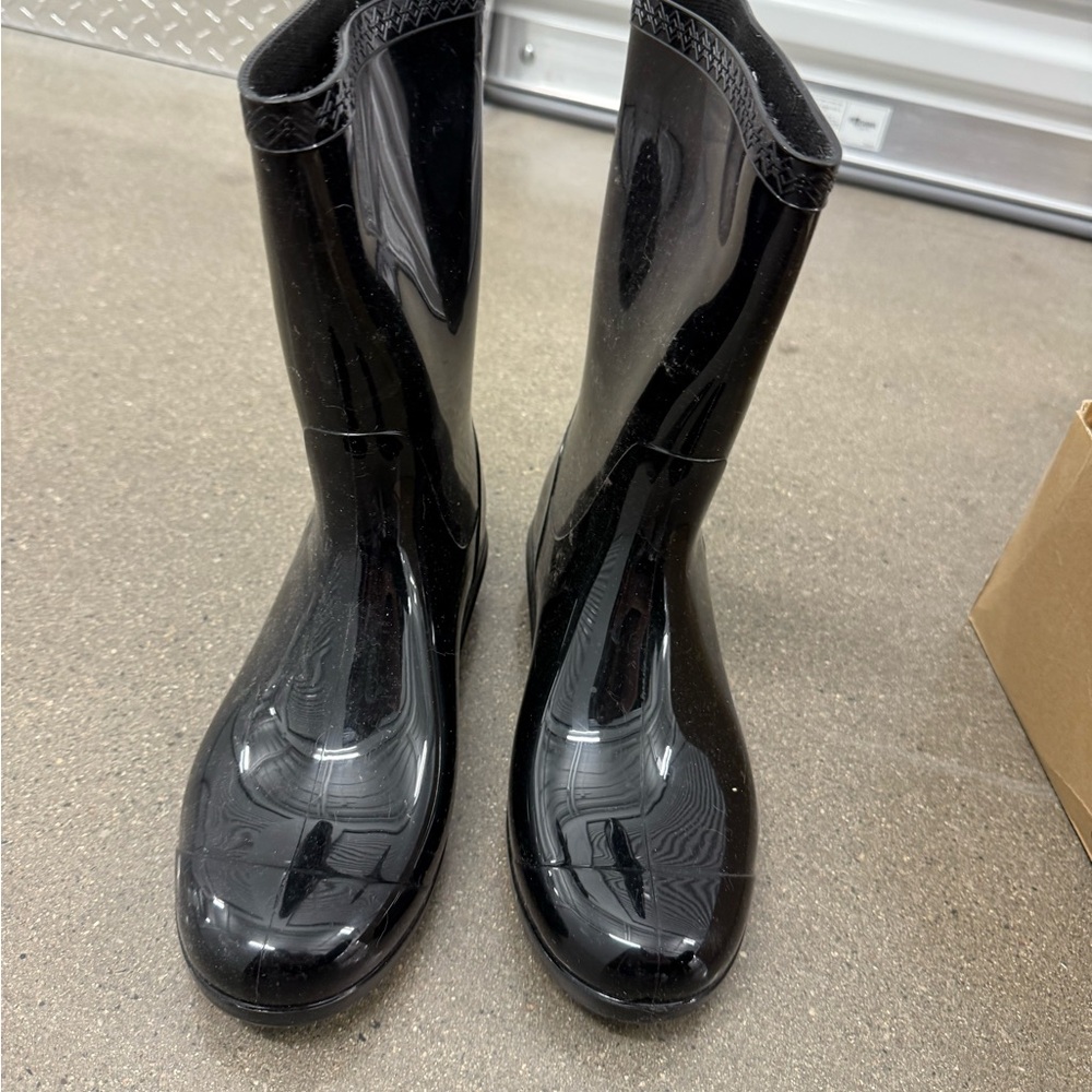 Ugg Sienna Black Glossy Rain Boots 9